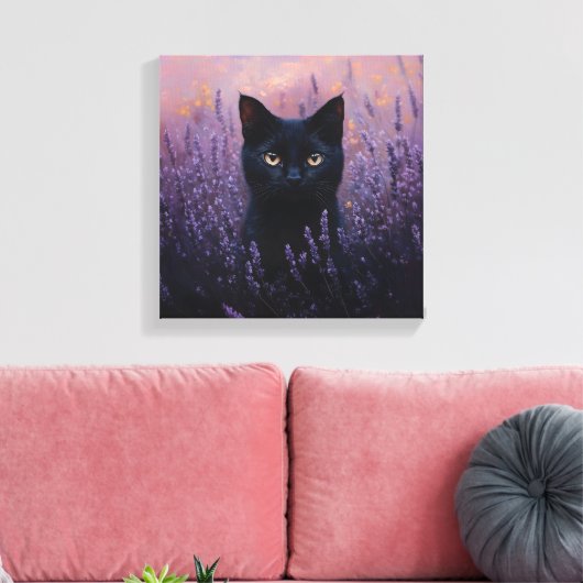 Schwarze Katze in einer Lavenderfelddarstellung Leinwanddruck (Insitu (Wohnzimmer))