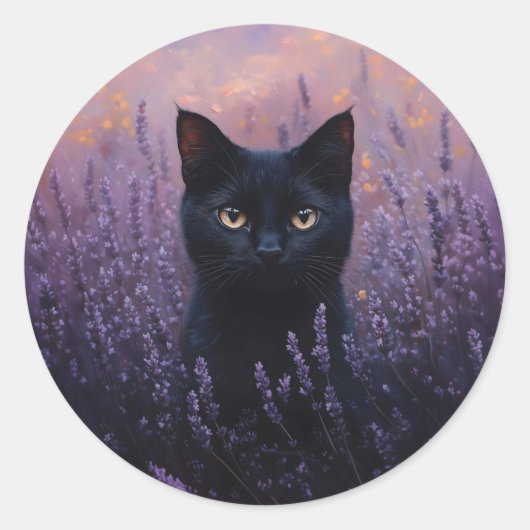 Schwarze Katze in einer Lavenderfelddarstellung Runder Aufkleber (Vorderseite)