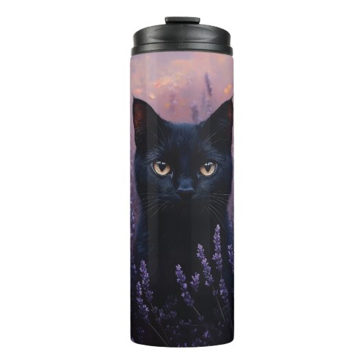 Schwarze Katze in einer Lavenderfelddarstellung Thermosbecher (Vorderseite)