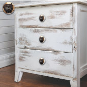 Schwarze Katze in einer Papiertasche Keramikknauf