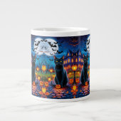 Schwarze Katze in verzauberter Halloween-Landschaf Jumbo-Tasse (Vorderseite)