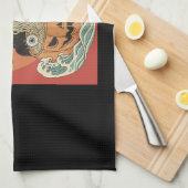 Schwarze Katze isst japanisches Ramen zu Halloween Geschirrtuch (Viertel Falte)