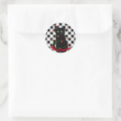 Schwarze Katze Meowy Weihnachtsblitz Gingham Runder Aufkleber (Tasche)