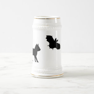Schwarze Katze mit Bat Bierglas