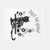 Schwarze Katze mit Blume und portugiesischer Auspr Fleecedecke (Vorderseite (Horizontal))