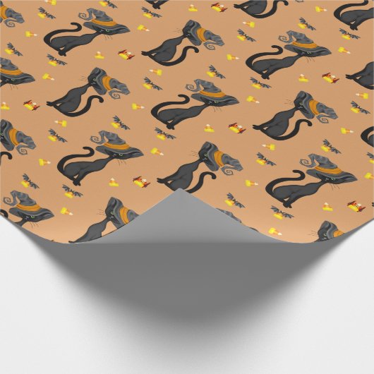 Schwarze Katze mit Candy Mais Halloween Muster Geschenkpapier (Ecke)