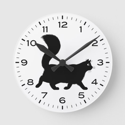 Schwarze Katze mit Fluffy-Schwanz Runde Wanduhr (Vorderseite)