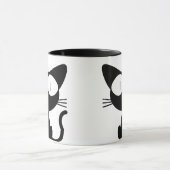 Schwarze Katze mit großen Augen, Schwanz in der Lu Tasse (Zentrum)