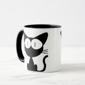 Schwarze Katze mit großen Augen, Schwanz in der Lu Tasse (Vorderseite Links)