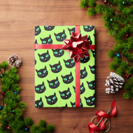 Schwarze Katze mit grünen Augen auf hellgrünem Lin Geschenkpapier