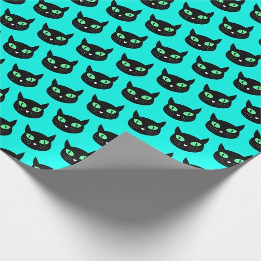 Schwarze Katze mit grünen Augen auf türkisblau Geschenkpapier (Ecke)