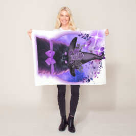 Schwarze Katze mit lila Aura Fleecedecke