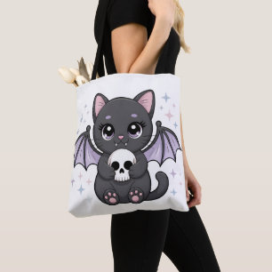 Schwarze Katze mit lila Fledermausflügeln, die ein Tasche