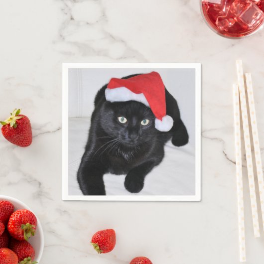 Schwarze Katze mit roter Weihnachtsmannmütze Serviette (Beispiel)
