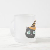 Schwarze Katze mit traurigen Augen und weißem Hut Mattglastasse (Vorderseite Links)