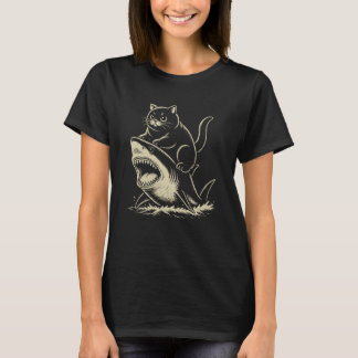 Schwarze Katze reitet auf Hai T-Shirt
