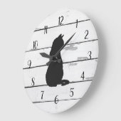 Schwarze Katze rustikaler Shiplap Bauernhaus-Dekor Große Wanduhr (Winkel)