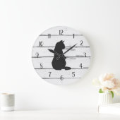 Schwarze Katze rustikaler Shiplap Bauernhaus-Dekor Große Wanduhr (Zuhause)