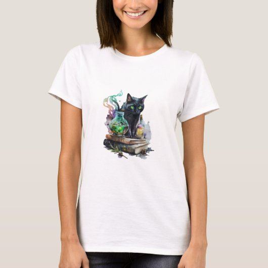 Schwarze Katze sitzend auf Büchertränken Halloween T-Shirt (Vorderseite)