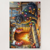 Schwarze Katze sitzt am Kamin mit Weihnachtslichte Puzzle (Vertikal)