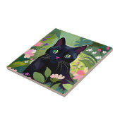 Schwarze Katze sitzt auf einem Feld von Blume Fliese (Seite)