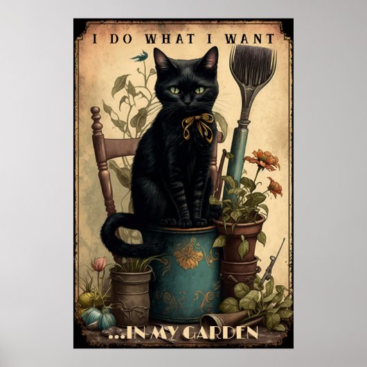 Schwarze Katze sitzt im Garten Poster (Vorne)