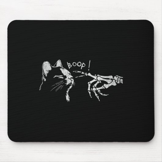 Schwarze Katze Skeleton Hand Boop auf der Nase ein Mousepad (Vorne)