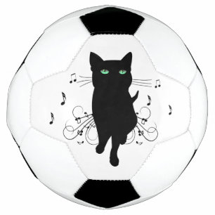 Schwarze Katze umgeben von flüsternden Noten der M Fußball