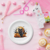 Schwarze Katze, umgeben von Kürbis Pappteller (Party)