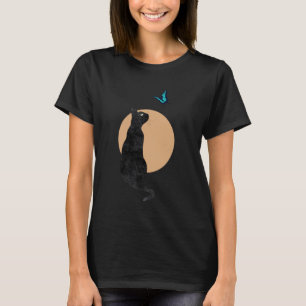 Schwarze Katze und blauer Schmetterling minimaler T-Shirt