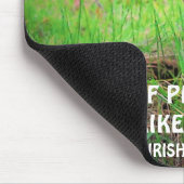 Schwarze Katze und irisches Sprichwort Mousepad (Ecke)