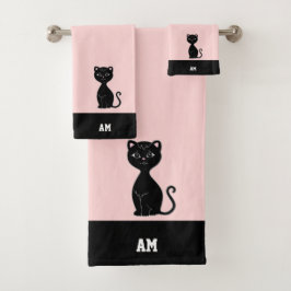 Schwarze Katze und Monogramm auf schwarz und rosa Badhandtuch Set