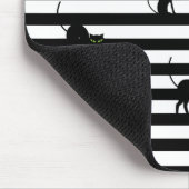 Schwarze Katze und Streifen Farbblock Schwarz Mousepad (Ecke)