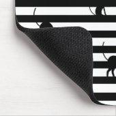Schwarze Katze und Streifen Mousepad (Ecke)