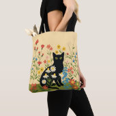 Schwarze Katze unter farbenfrohen Wildblumen - Ker Tasche (Von Nahem)