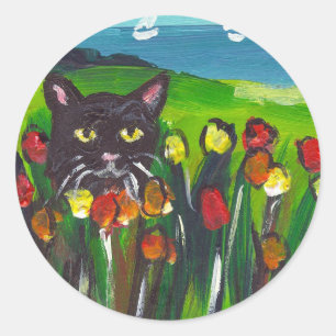 Schwarze Katze unter Tulpen Runder Aufkleber