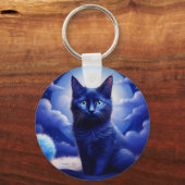 Schwarze Katze vor dem Hintergrund eines blauen Mo Schlüsselanhänger (Rückseite)