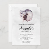 Schwarze Katze vor einem magischen Vollmond Geburt Einladungspostkarte (Vorne/Hinten)