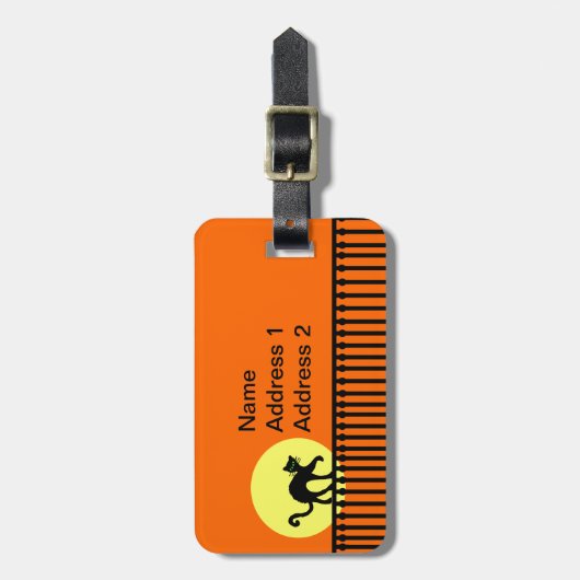 Schwarze Katze Wandern auf Zaun Gelber Mond Orange Gepäckanhänger (Vorderseite vertikal)