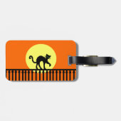 Schwarze Katze Wandern auf Zaun Gelber Mond Orange Gepäckanhänger (Rückseite horizontal)