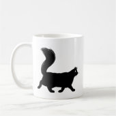 Schwarze Katze zu Fuß mit langatmigem Schwanz Kaffeetasse (Links)