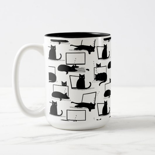 Schwarze Katzen auf Laptops Zweifarbige Tasse (Links)