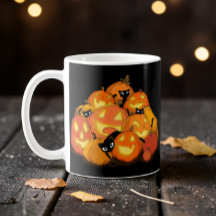 Schwarze Katzen im Pumpkinpflaster Niedliches Hall