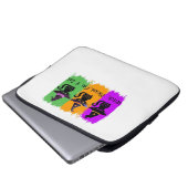 Schwarze Katzen in der Hexe hassen essenziellen T  Laptopschutzhülle (Vorne Knopf)