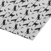 Schwarze Katzen Jagen Fledermäuse Einfaches Hallow Schneidebrett (Ecke)