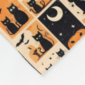 Schwarze Katzen, Kürbisse und Fledermäuse sind Sym Fleecedecke (Ecke)