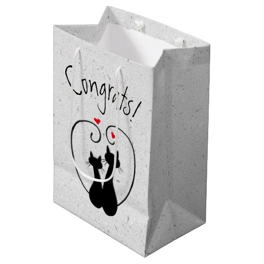 Schwarze Katzen mit rotem Herzen Mittlere Geschenktüte (Vorderseite Schrägansicht)