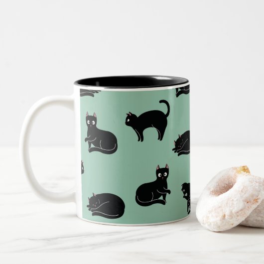 Schwarze Katzen Nahtloses Muster Zweifarbige Tasse (Mit Donut)
