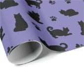 Schwarze Katzen Paw Prints Lila Geschenkpapier (Rolleneckpunkt)