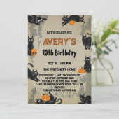 Schwarze Katzen zwischen dem Geburtstag Einladung (Stehend Vorderseite)